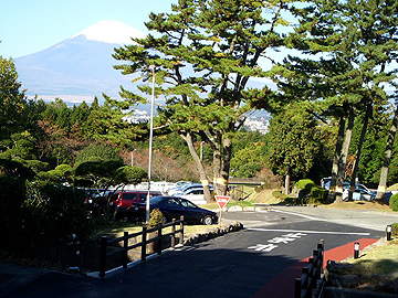 駐車場から見える富士山