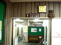 男子ロッカールーム入口