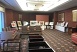 クラブハウス～ No3絵画のオークションが設けられていました。
