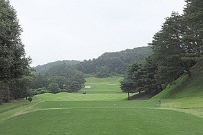 立川国際カントリー倶楽部  草花 HOLE1-1