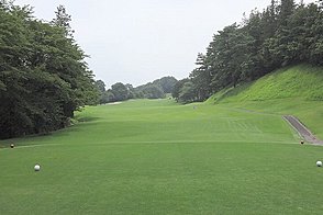 立川国際カントリー倶楽部  草花 HOLE2-1