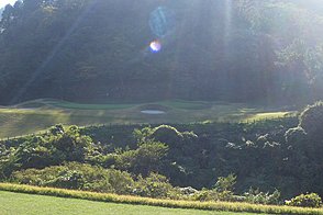 葉山国際カンツリー倶楽部 エメラルド HOLE8-1