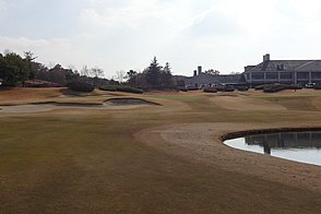 鳩山カントリークラブ HOLE18-3