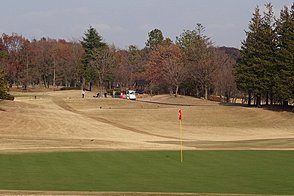 鳩山カントリークラブ HOLE2-3