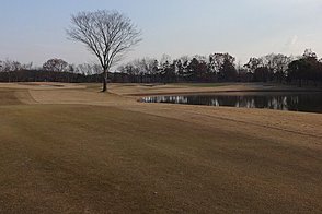 鳩山カントリークラブ HOLE7-2